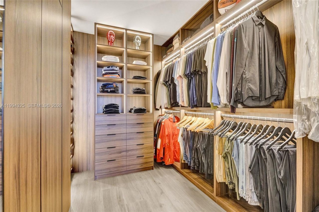 1000 Quayside Ter, Unit 707, Miami, FL 33138 Photo