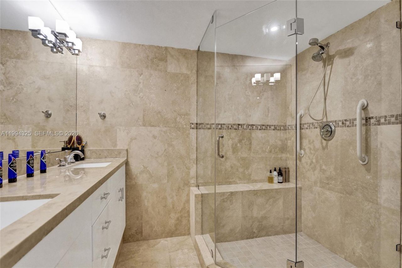 1000 Quayside Ter, Unit 707, Miami, FL 33138 Photo