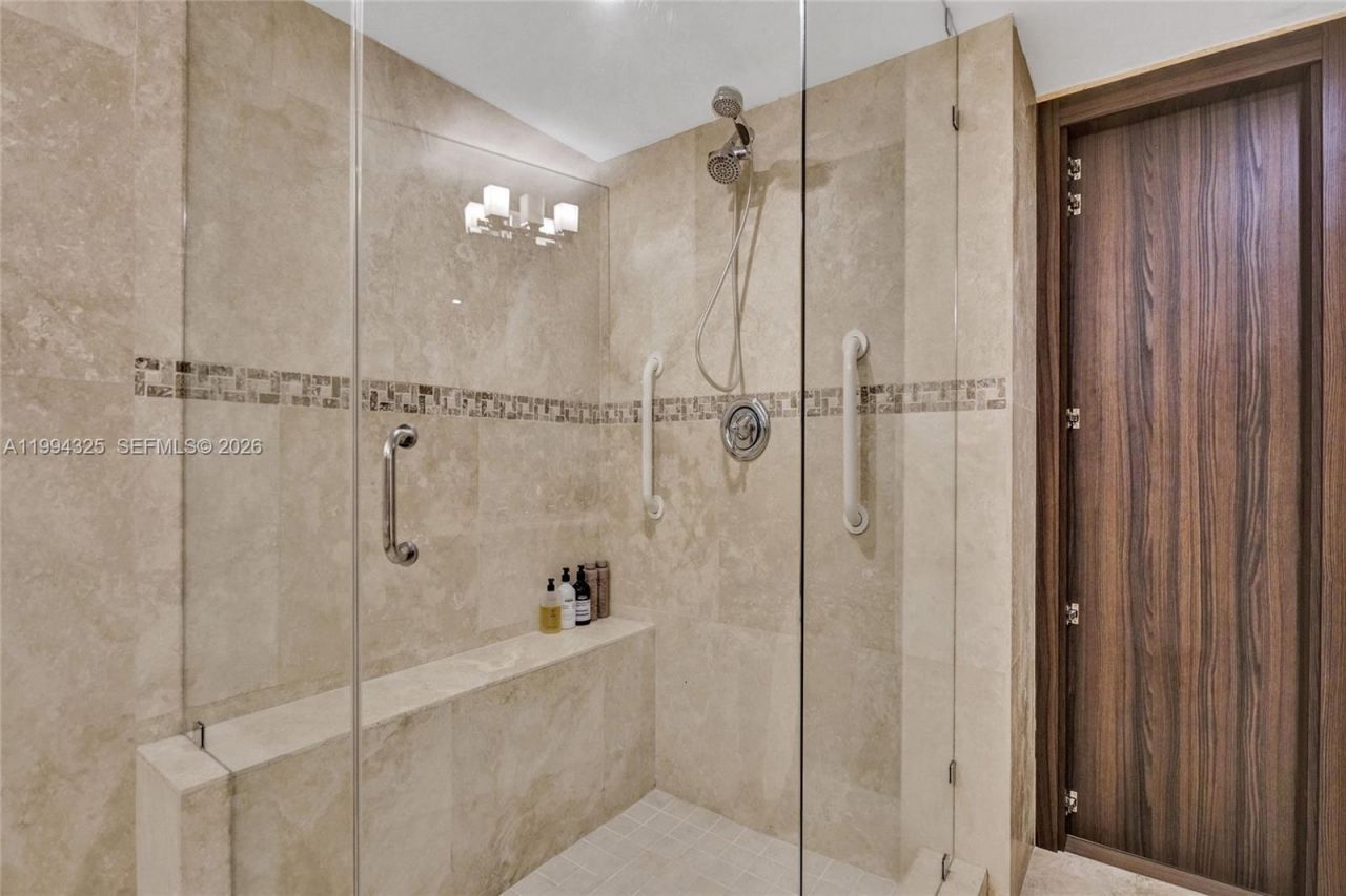 1000 Quayside Ter, Unit 707, Miami, FL 33138 Photo