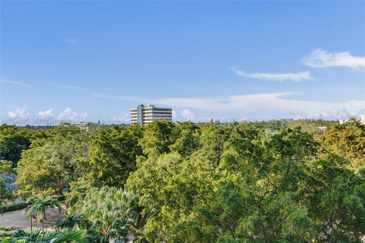 1000 Quayside Ter, Unit 707, Miami, FL 33138 Photo