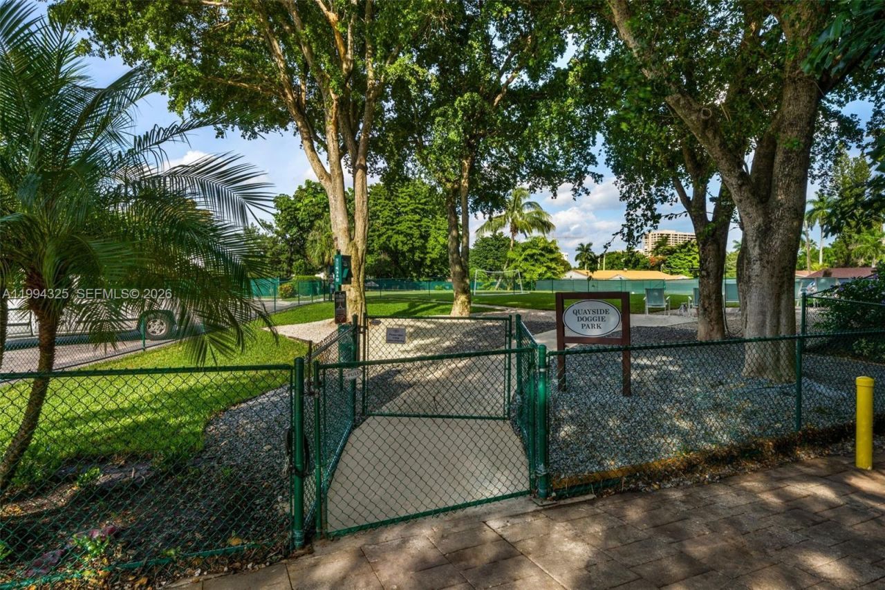 1000 Quayside Ter, Unit 707, Miami, FL 33138 Photo