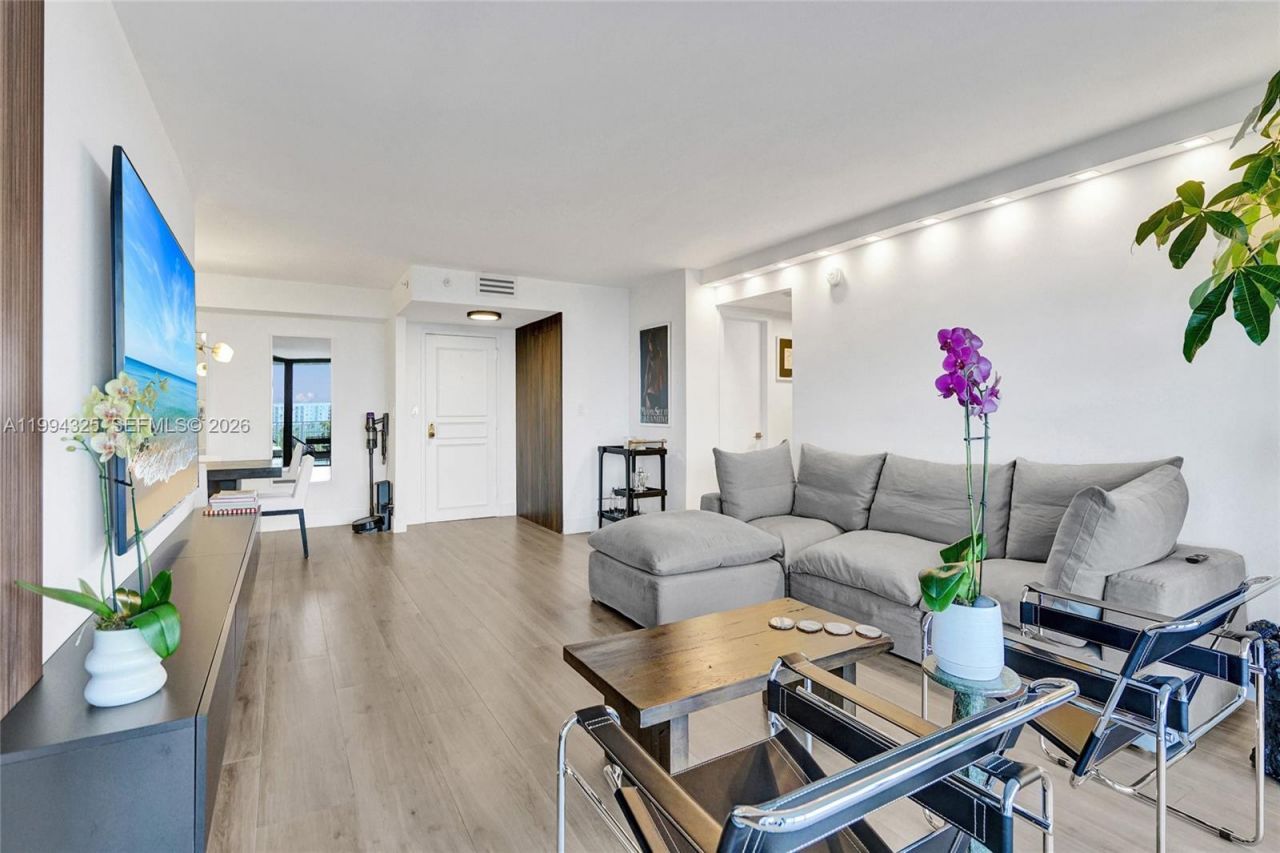 1000 Quayside Ter, Unit 707, Miami, FL 33138 Photo