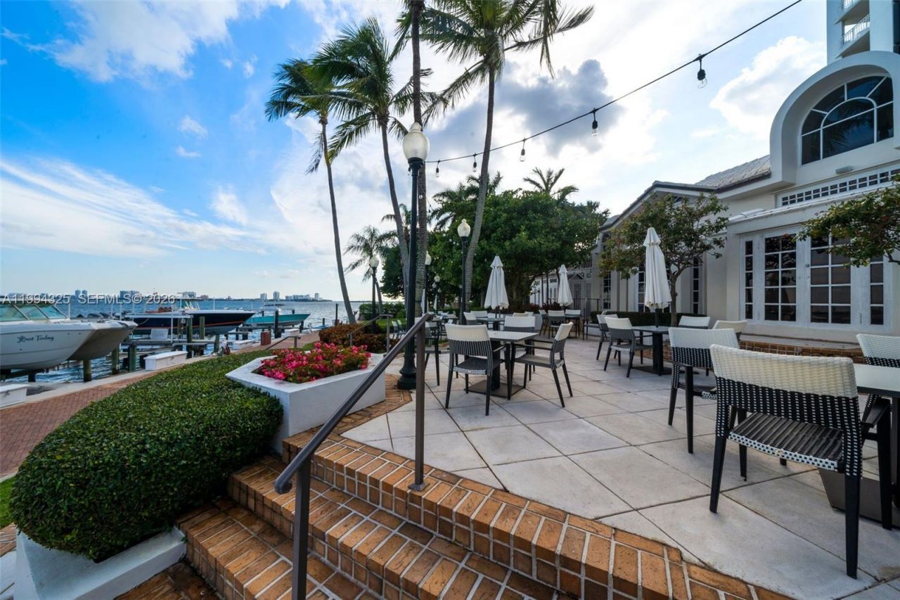 1000 Quayside Ter, Unit 707, Miami, FL 33138 Photo