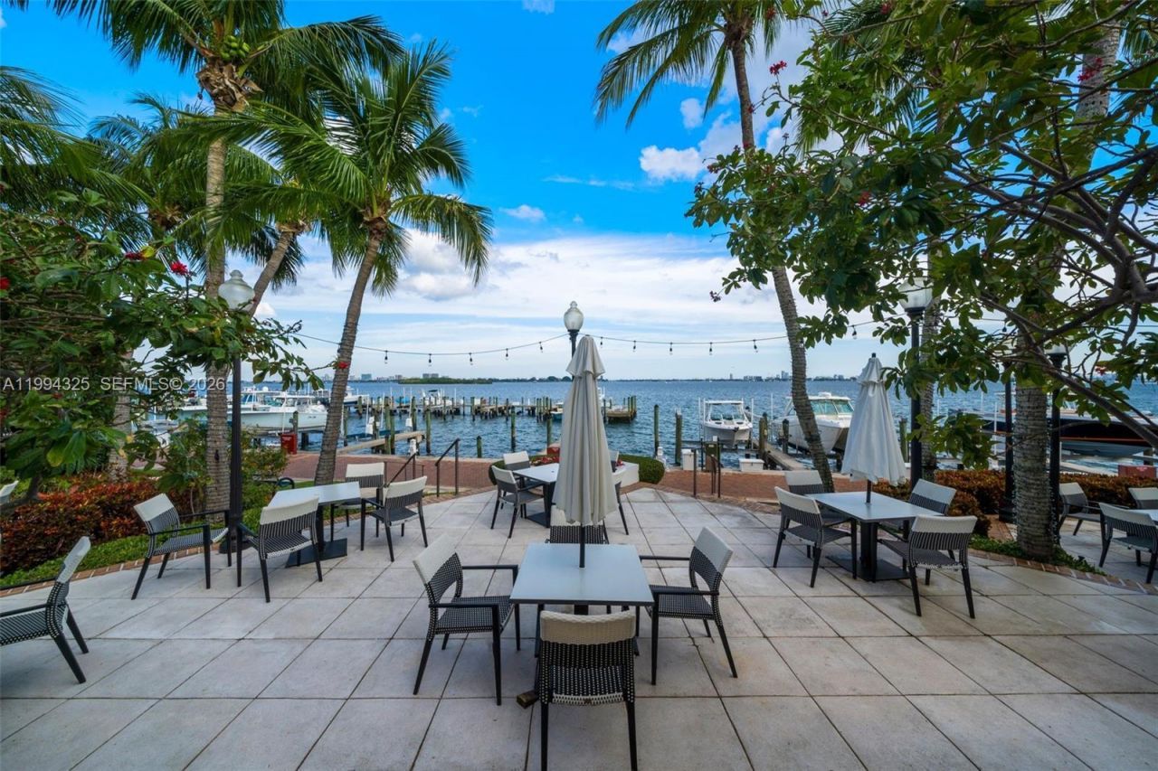 1000 Quayside Ter, Unit 707, Miami, FL 33138 Photo