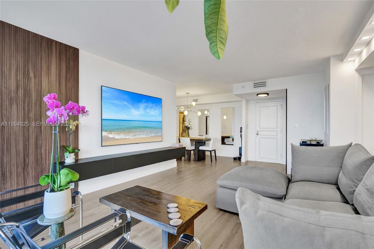 1000 Quayside Ter, Unit 707, Miami, FL 33138 Photo