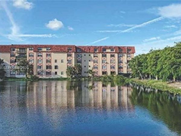 1325 W 68th St , Unit 321, Hialeah, FL 33014