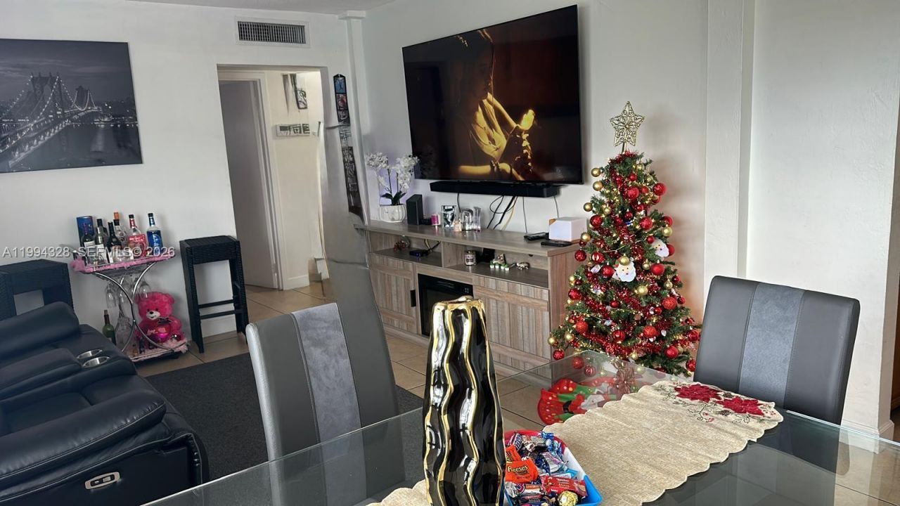 1325 W 68th St , Unit 321, Hialeah, FL 33014 Photo