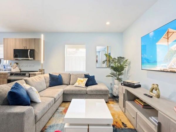 165 NW 39th St, Unit 7, Miami, FL 33127