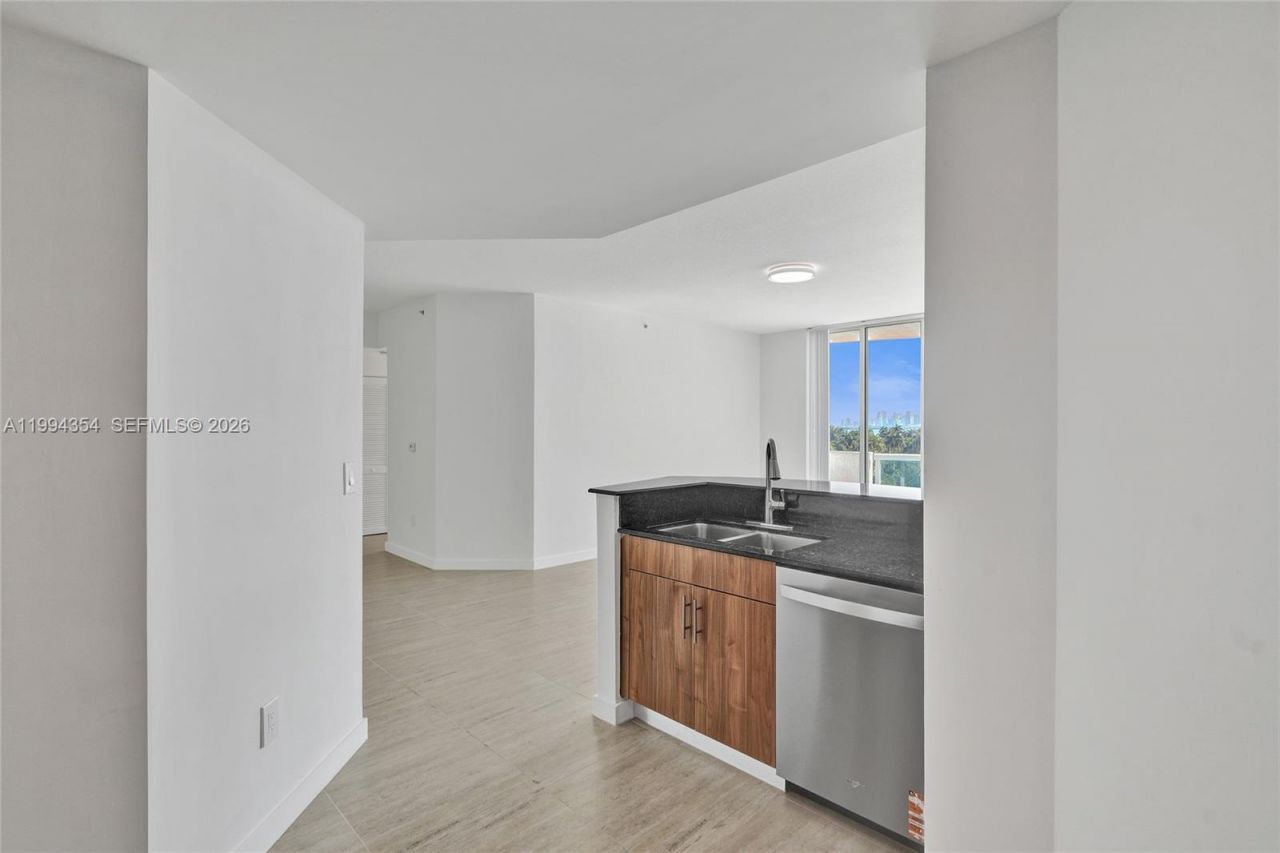 7900 Harbor Island Dr , Unit 711, North Bay Village, FL 33141 Photo