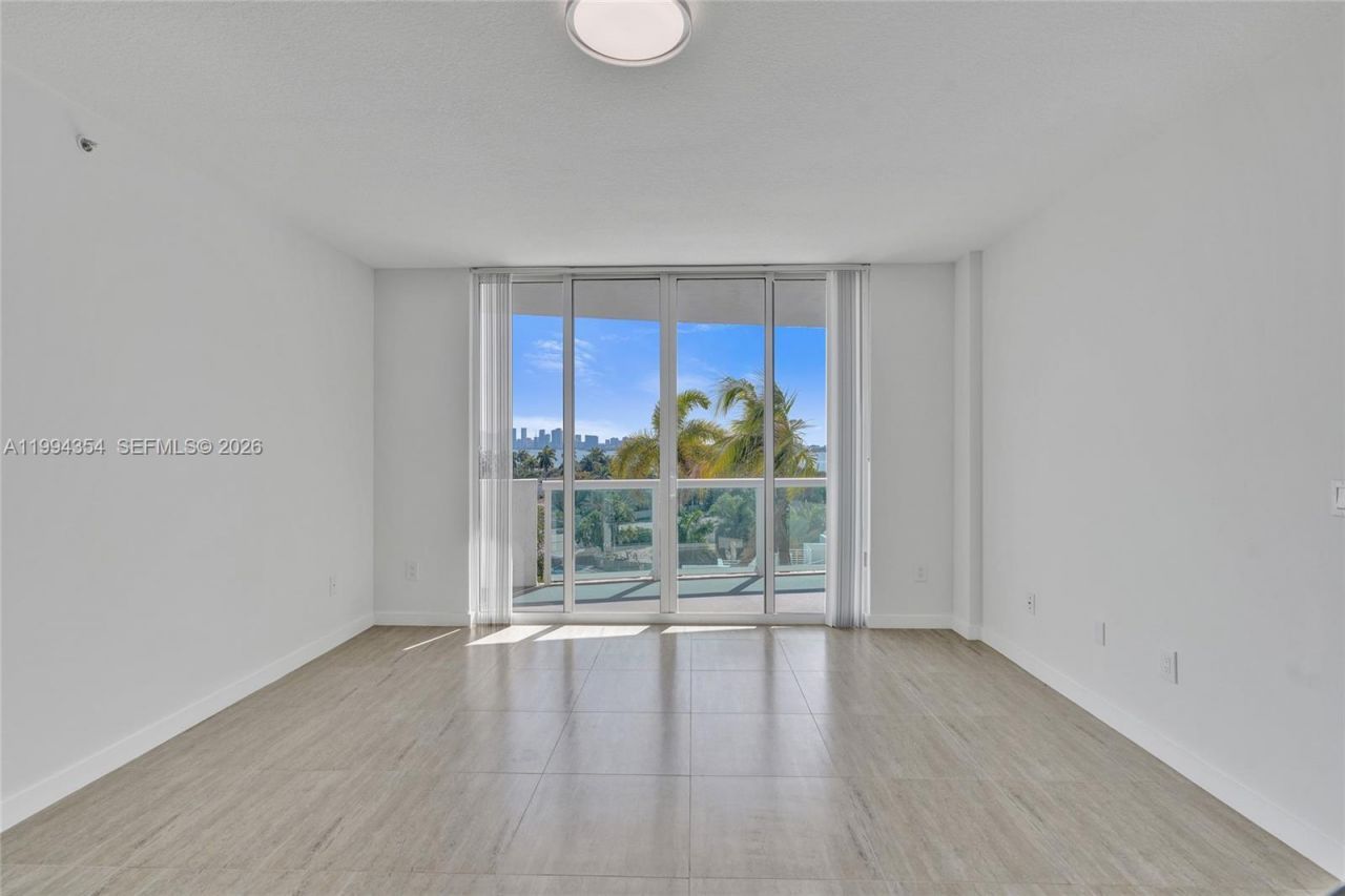 7900 Harbor Island Dr , Unit 711, North Bay Village, FL 33141 Photo