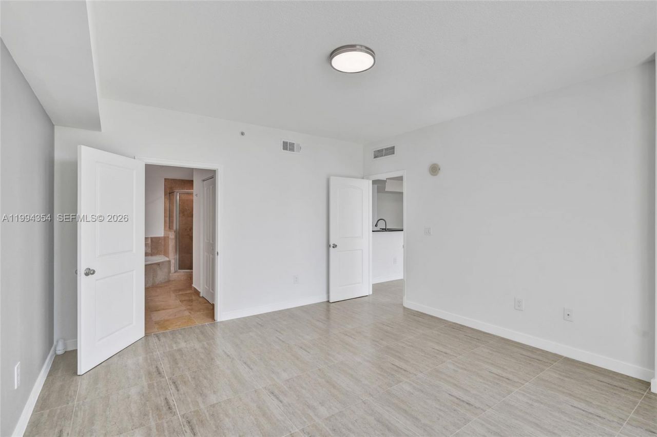 7900 Harbor Island Dr , Unit 711, North Bay Village, FL 33141 Photo