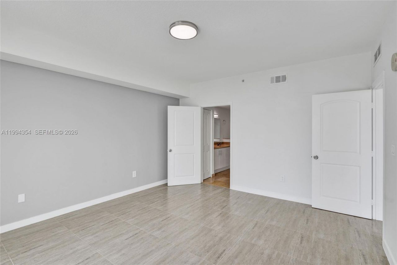 7900 Harbor Island Dr , Unit 711, North Bay Village, FL 33141 Photo