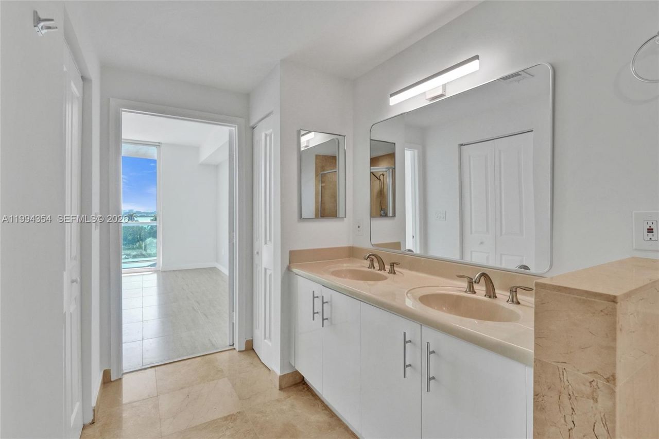 7900 Harbor Island Dr , Unit 711, North Bay Village, FL 33141 Photo