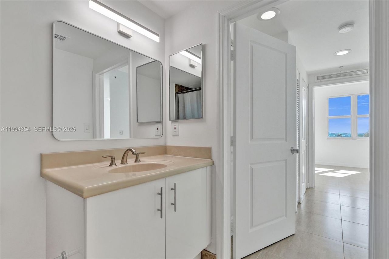 7900 Harbor Island Dr , Unit 711, North Bay Village, FL 33141 Photo