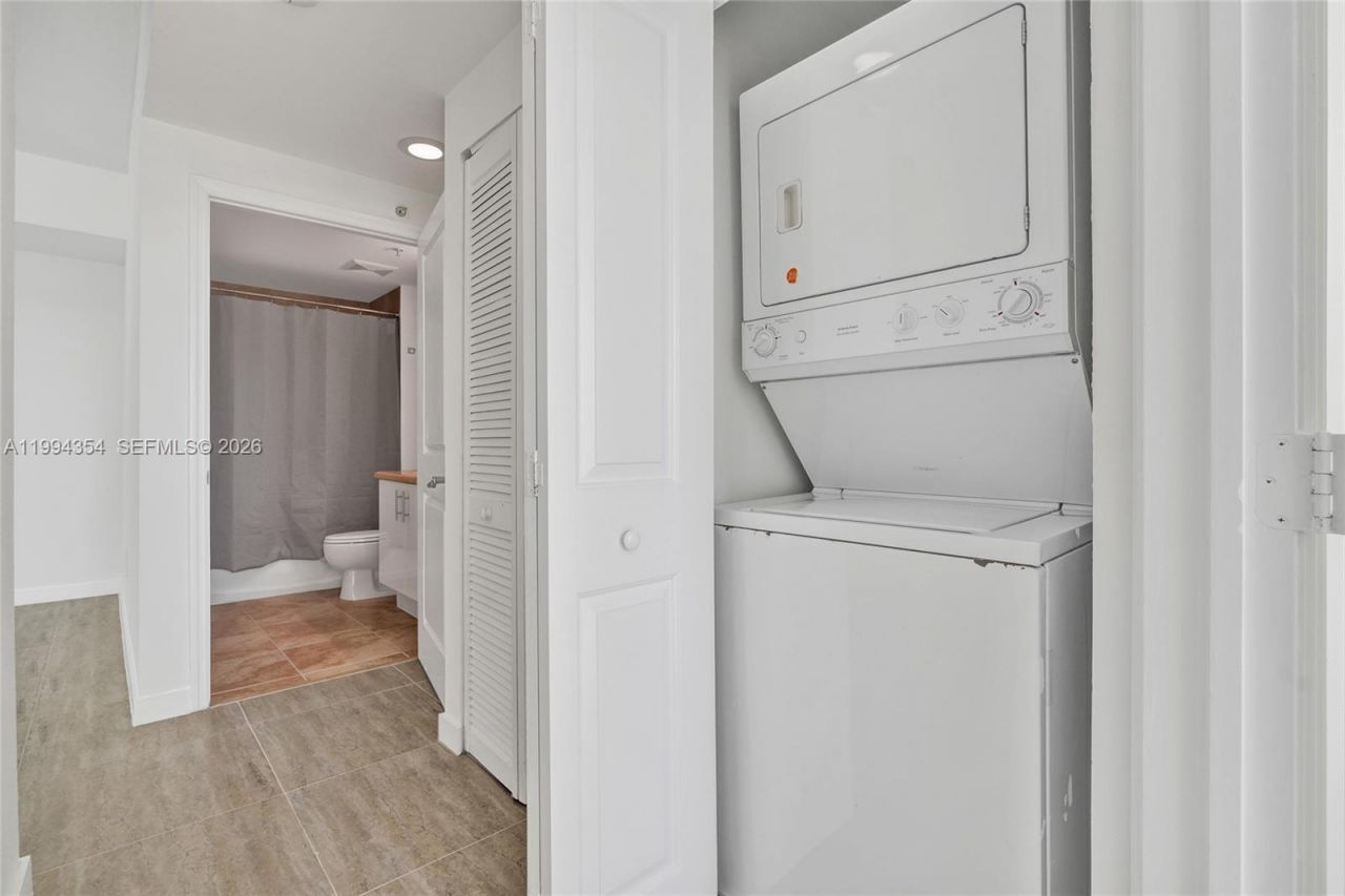 7900 Harbor Island Dr , Unit 711, North Bay Village, FL 33141 Photo