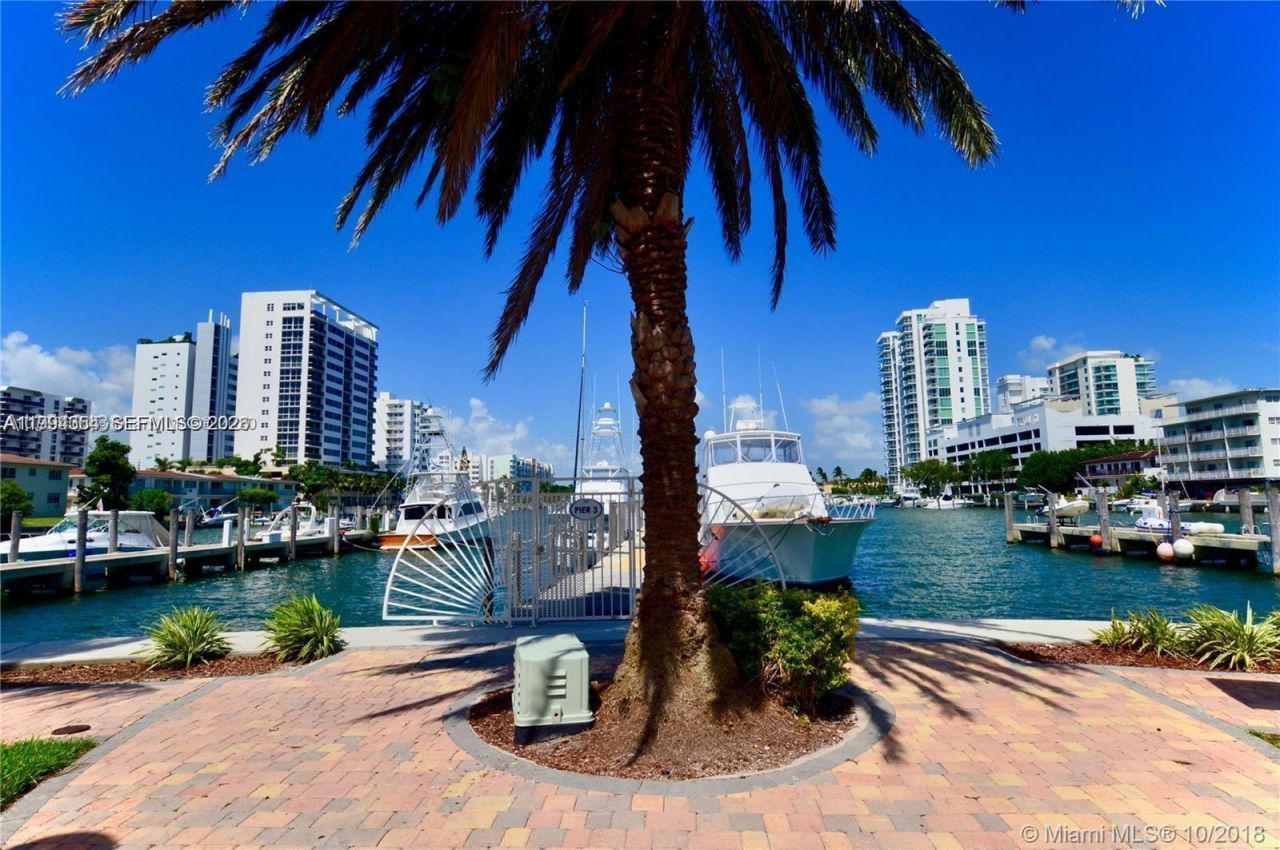 7900 Harbor Island Dr , Unit 711, North Bay Village, FL 33141 Photo