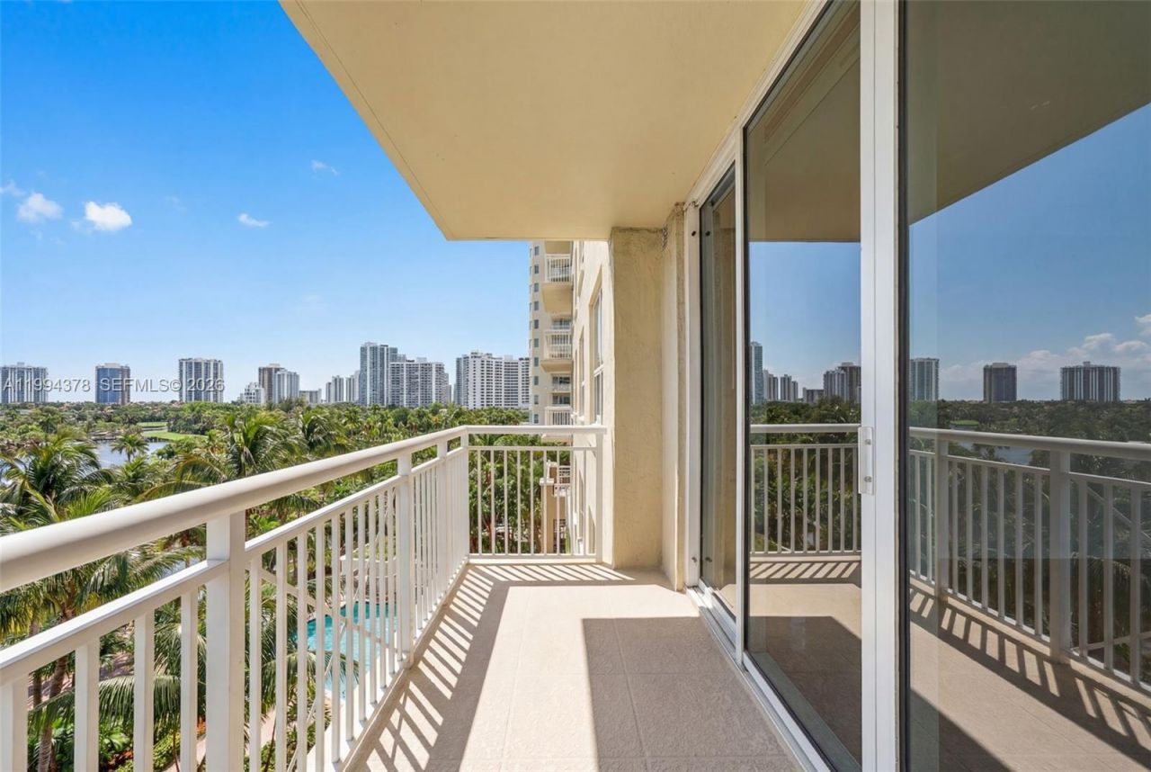 19501 W Country Club Dr , Unit 602, Aventura, FL 33180 Photo