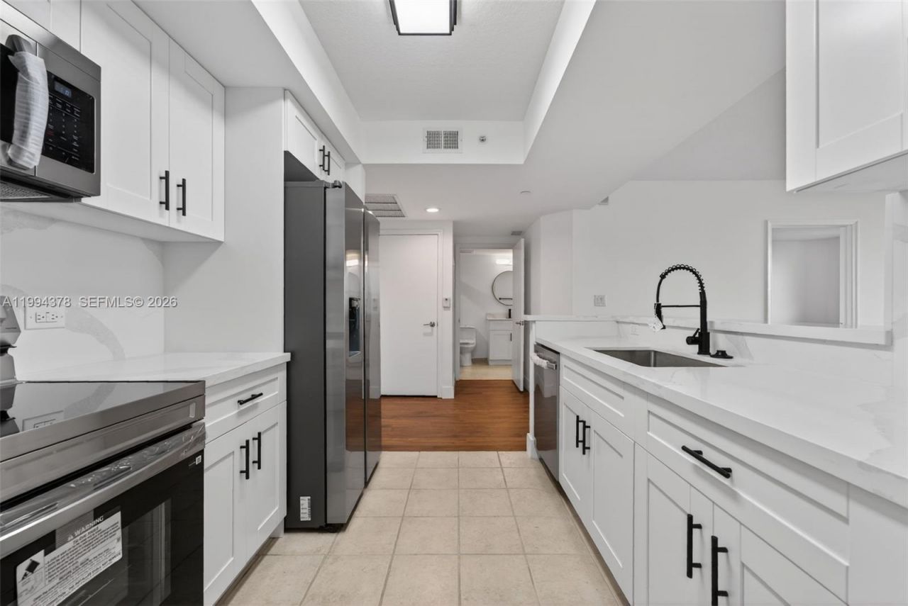 19501 W Country Club Dr , Unit 602, Aventura, FL 33180 Photo