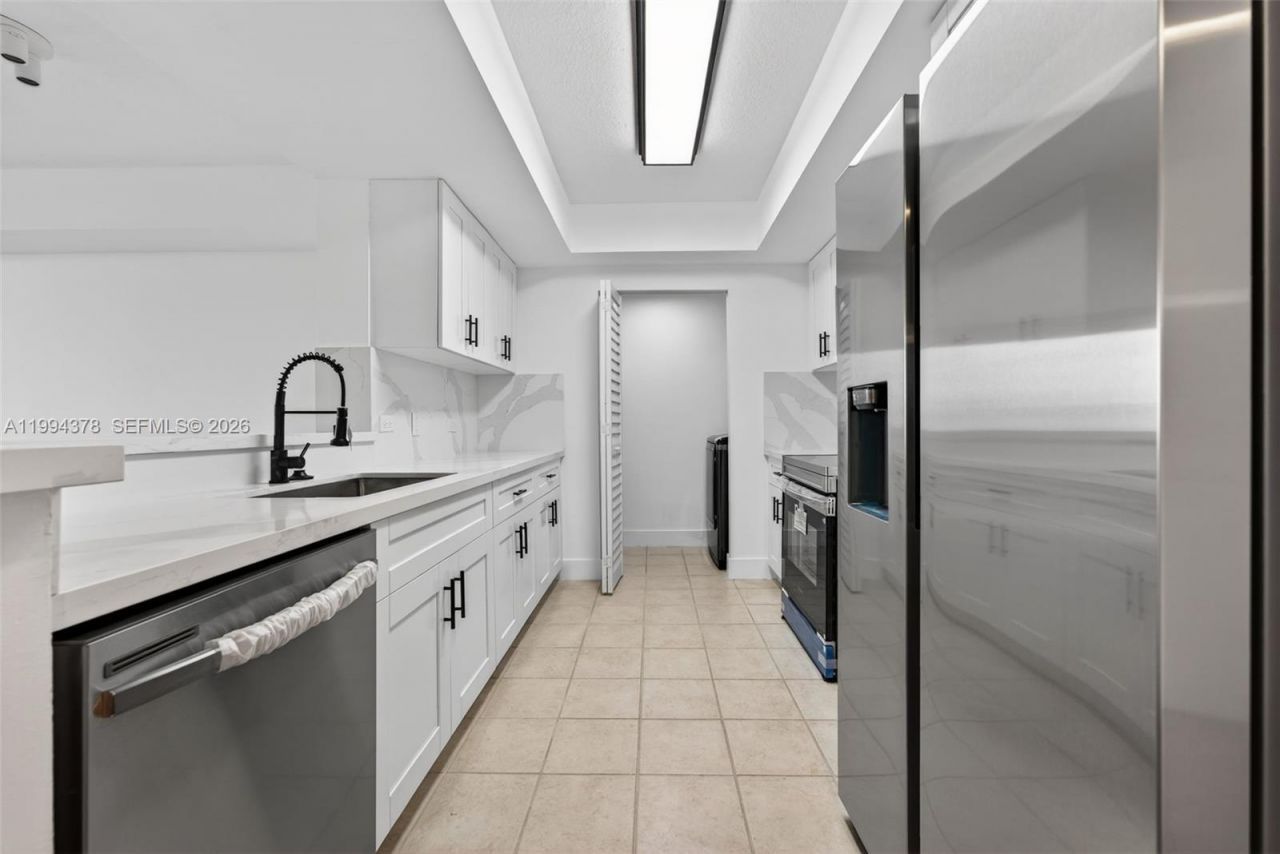 19501 W Country Club Dr , Unit 602, Aventura, FL 33180 Photo