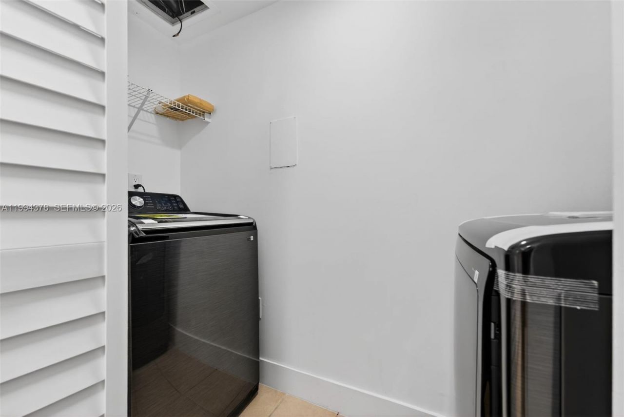 19501 W Country Club Dr , Unit 602, Aventura, FL 33180 Photo