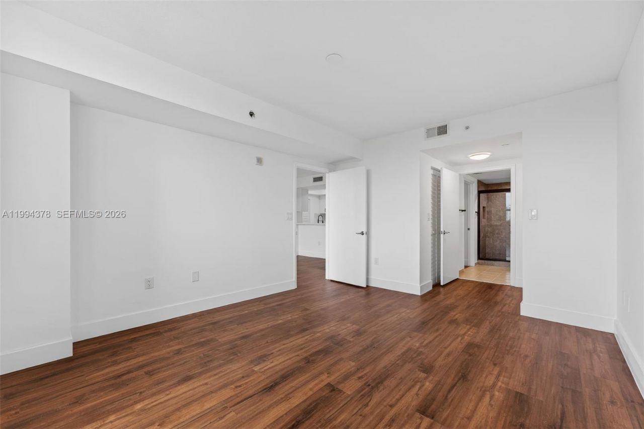 19501 W Country Club Dr , Unit 602, Aventura, FL 33180 Photo