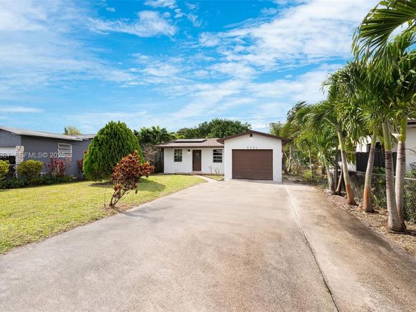 5632 SW 19th St, West Park, FL 33023