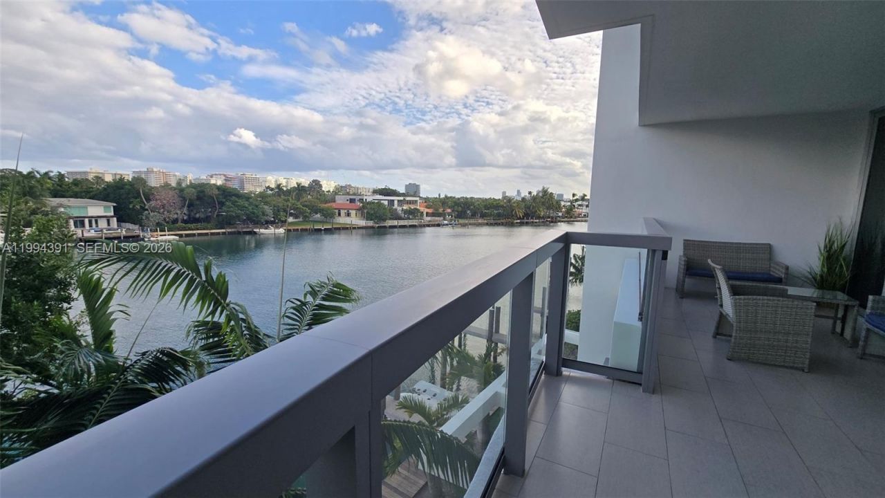 9261 E Bay Harbor Dr , Unit 402, Bay Harbor Islands, FL 33154 Photo