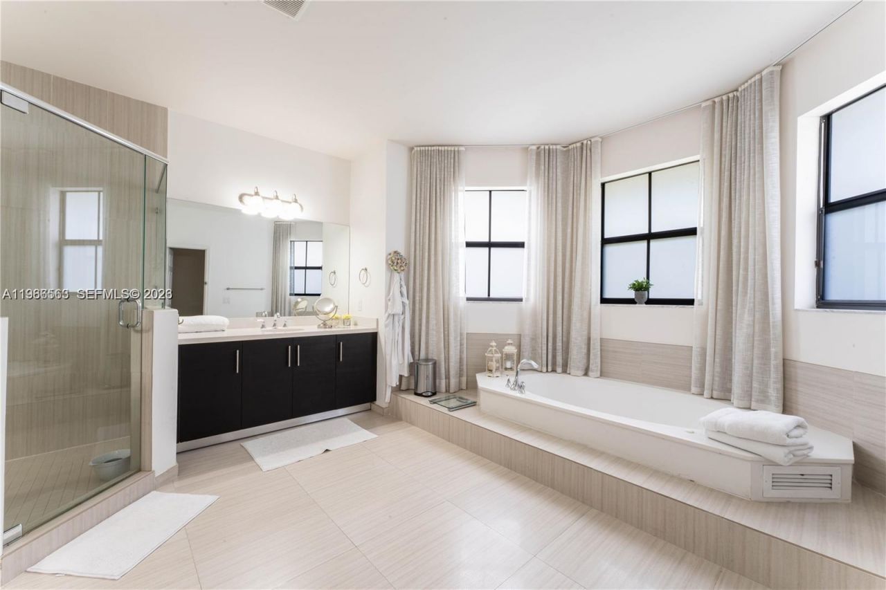 10560 NW 69 Ter, Unit 10560, Doral, FL 33178 Photo