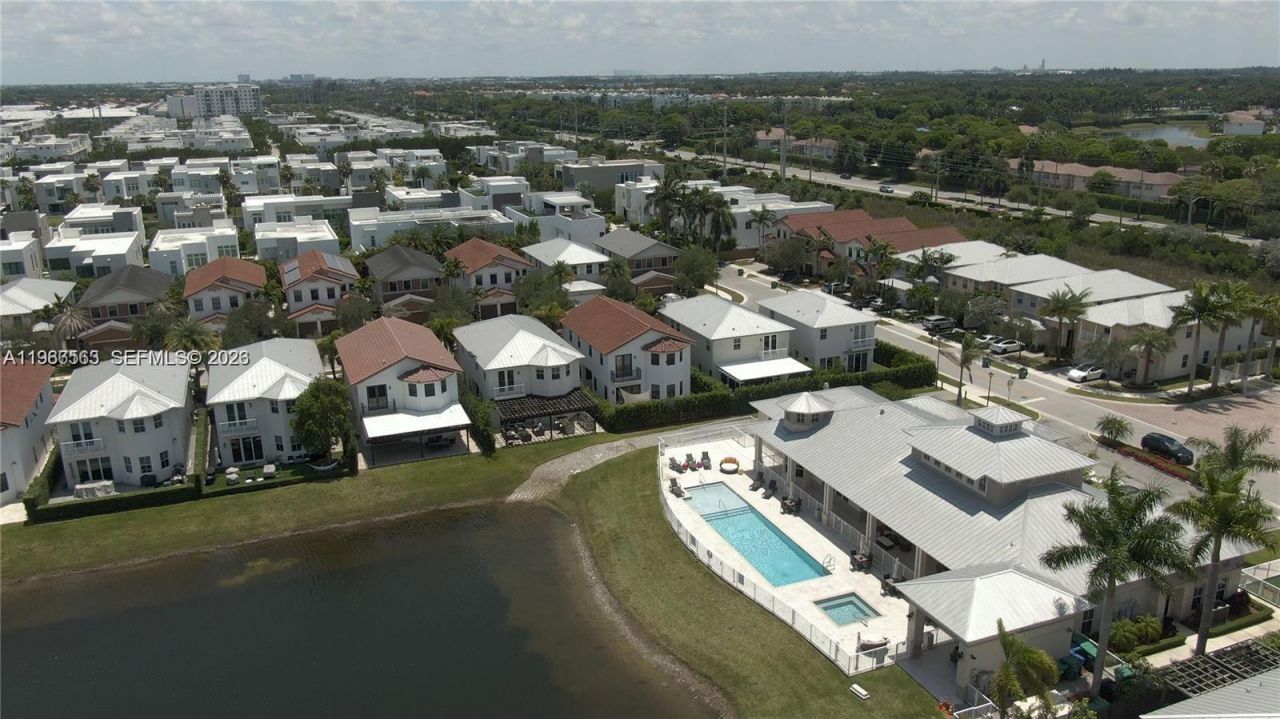10560 NW 69 Ter, Unit 10560, Doral, FL 33178 Photo
