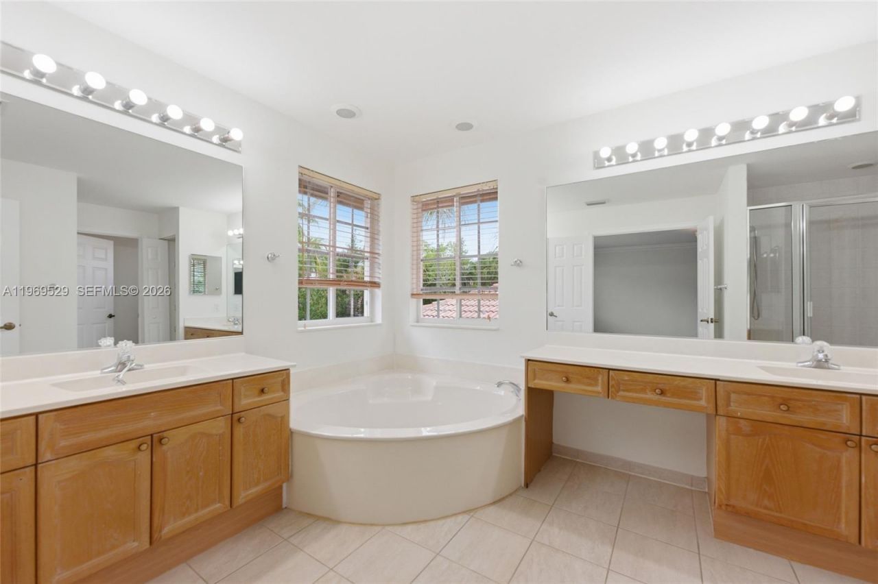 2455 Greenbrier Ct, Weston, FL 33327 Photo