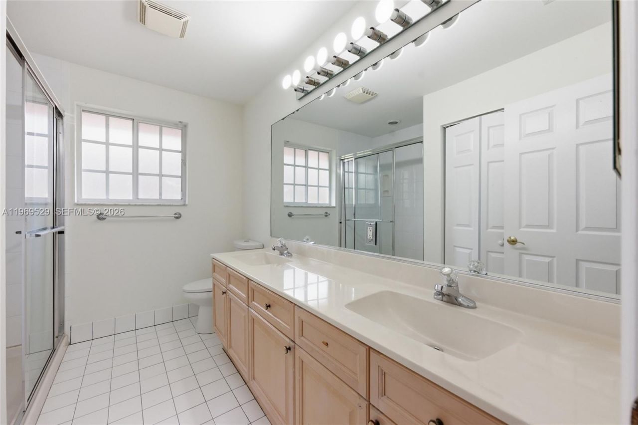 2455 Greenbrier Ct, Weston, FL 33327 Photo