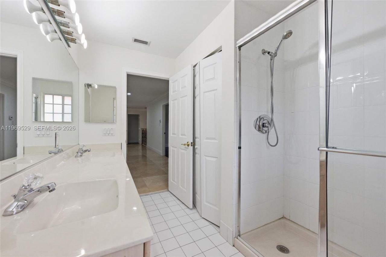 2455 Greenbrier Ct, Weston, FL 33327 Photo