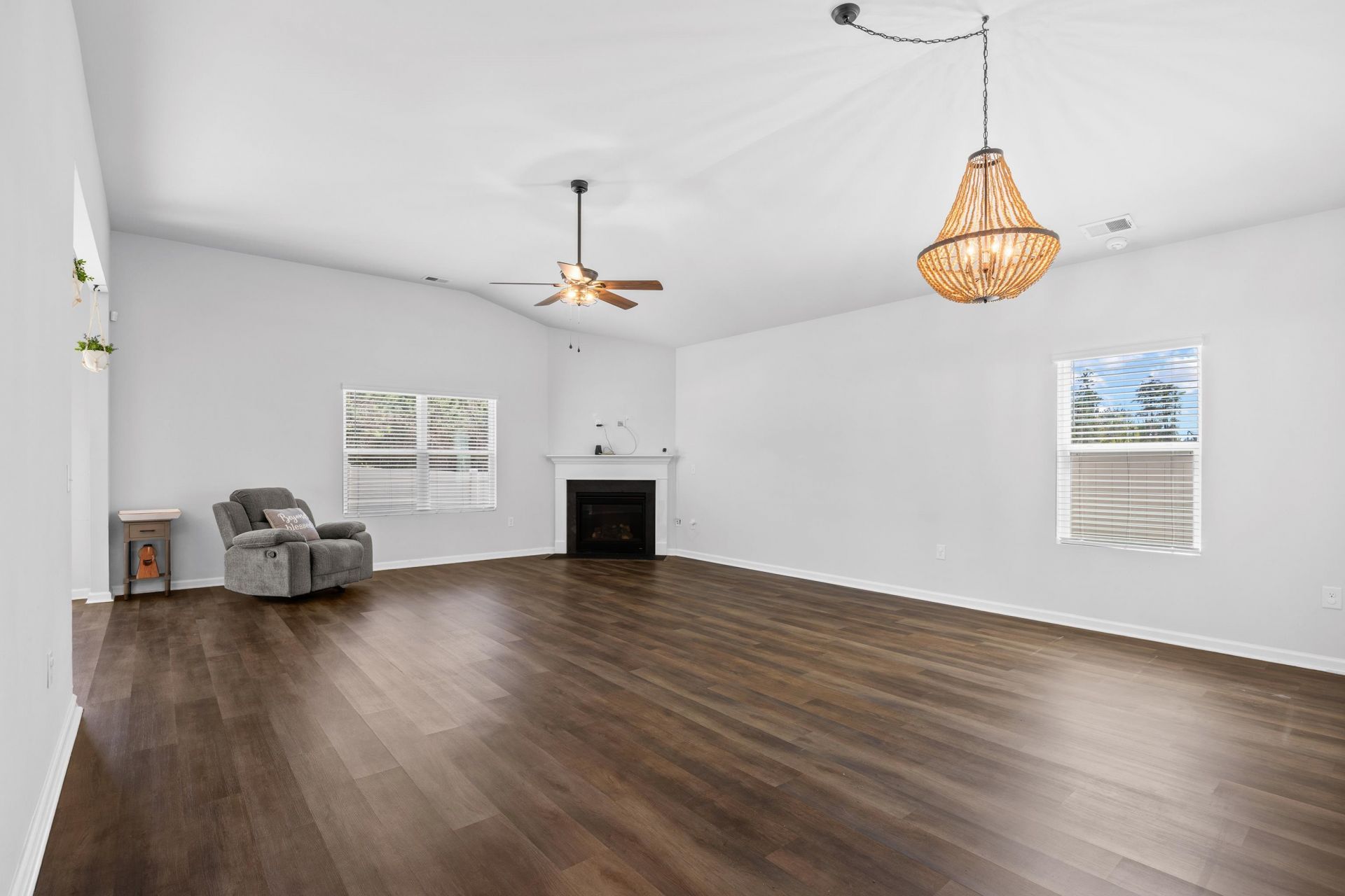 418 Archer Ct. Photo 4