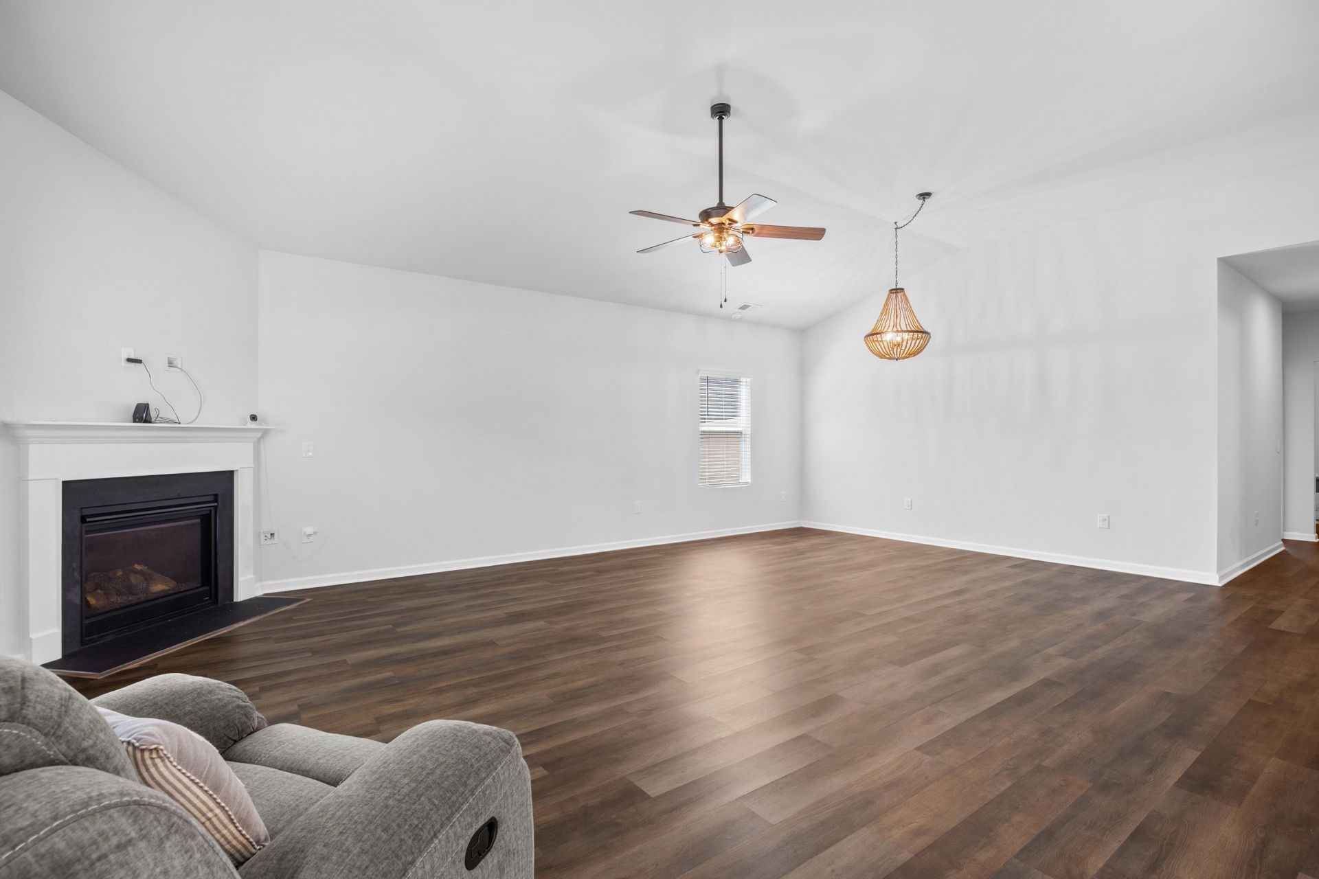 418 Archer Ct. Photo 7