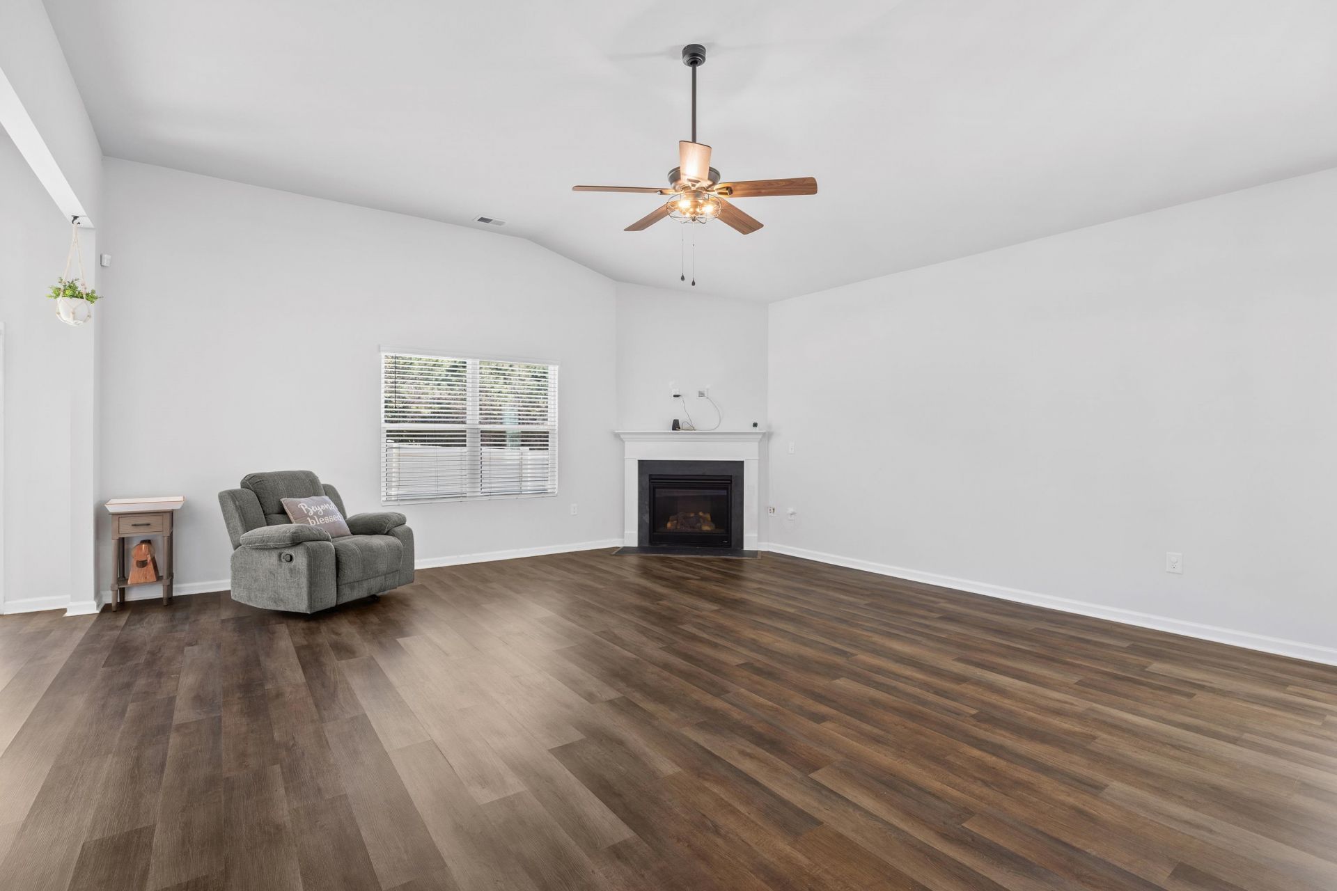 418 Archer Ct. Photo 9