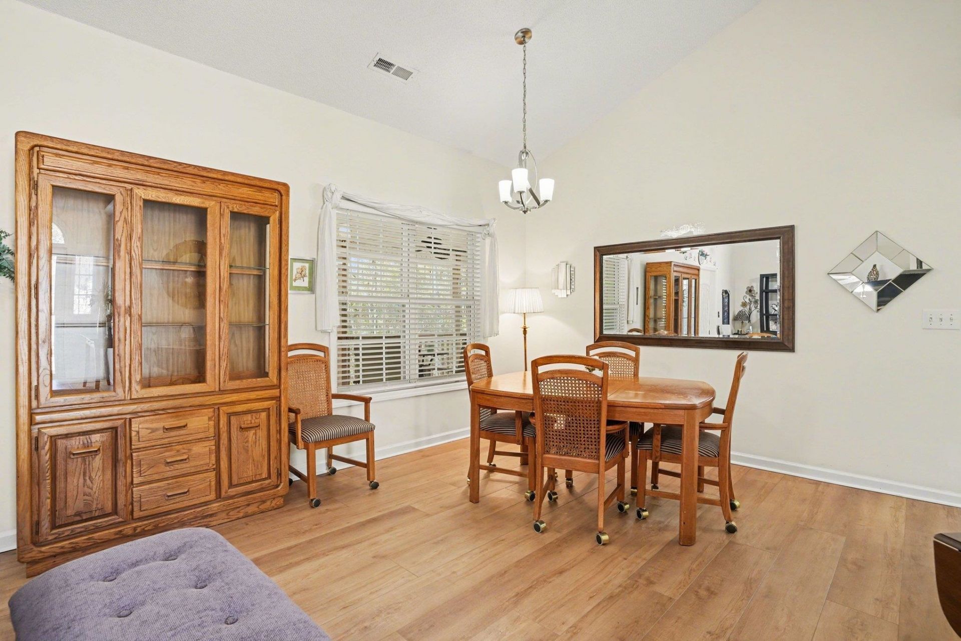 531 Alderly Ct. Photo 8