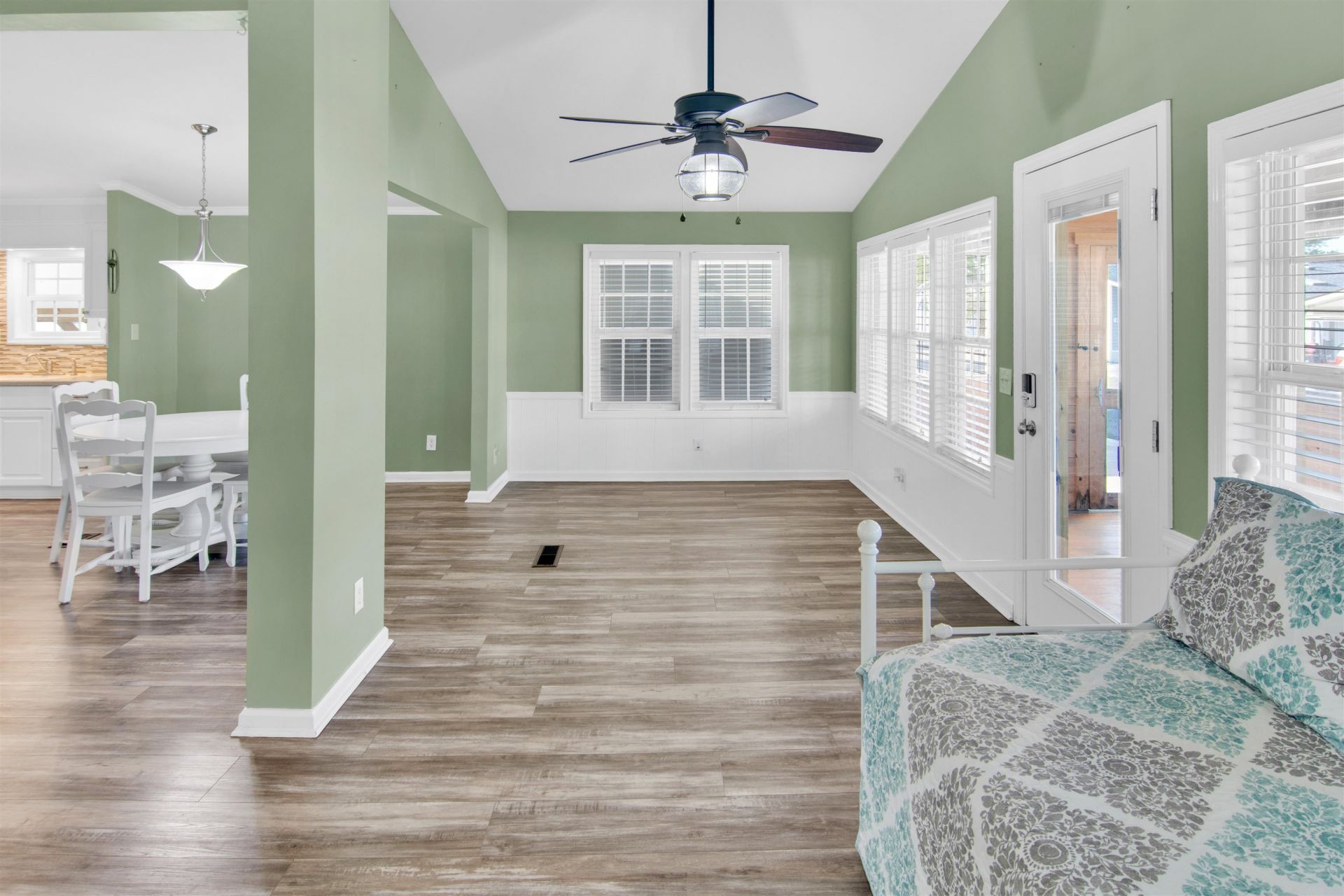 465 Sandpebble Dr.  Photo 17