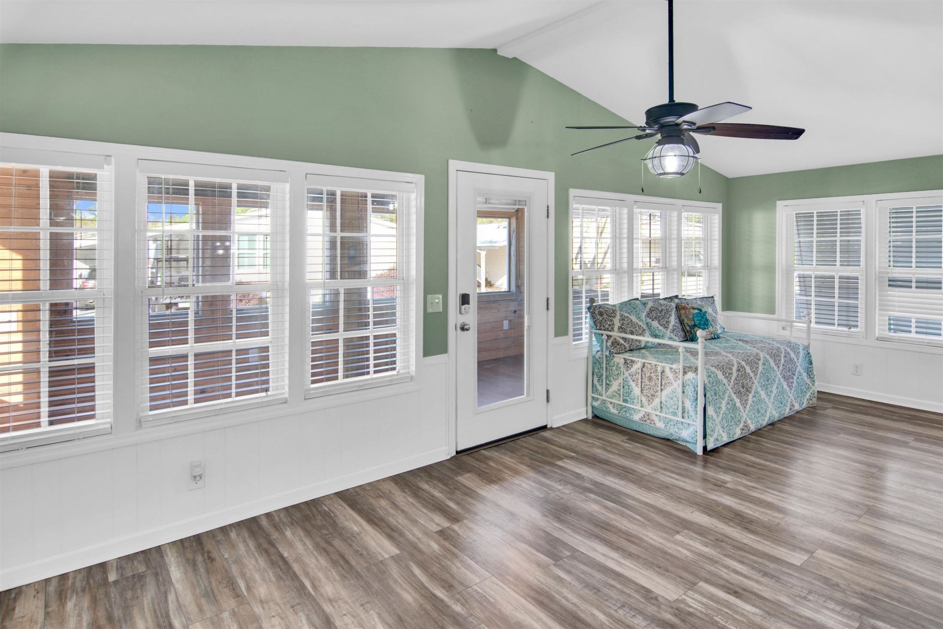 465 Sandpebble Dr.  Photo 18