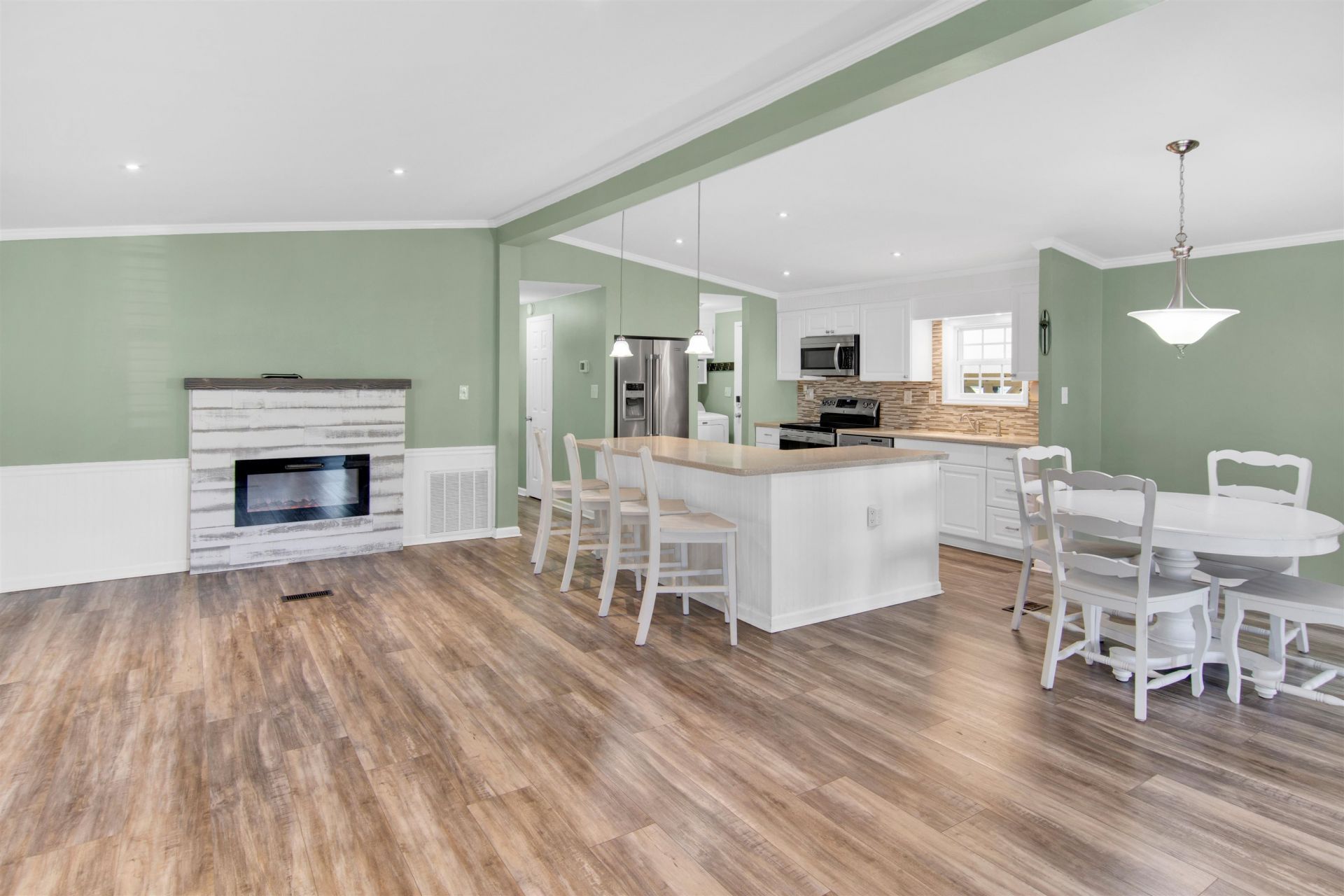 465 Sandpebble Dr.  Photo 8