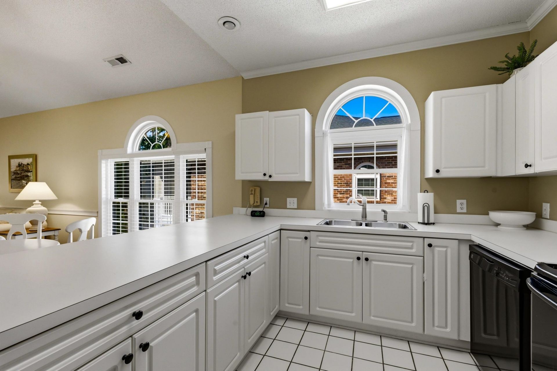 690 Riverwalk Dr.  Photo 10