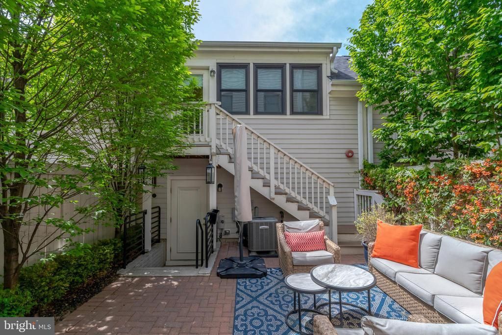 2104 Main Line Boulevard, Alexandria, VA 22301 Main Photo