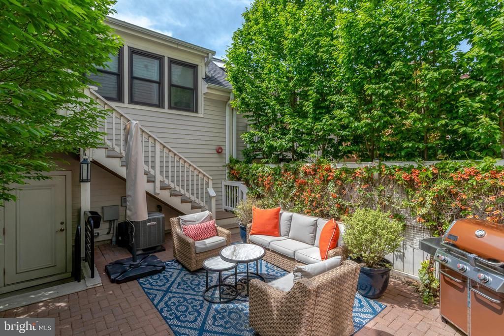 2104 Main Line Boulevard, Alexandria, VA 22301 Main Photo