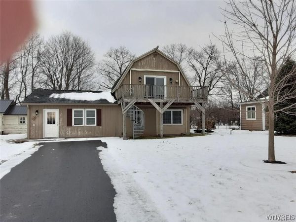 2427 W West Creek Rd, Newfane, NY 14108