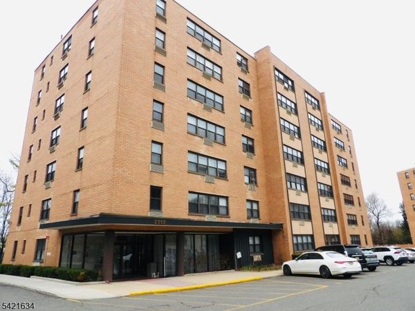 2352 Linwood Ave, Fort Lee, NJ 07024