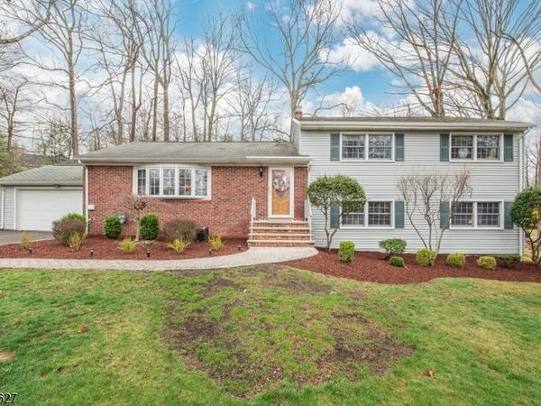 4 Oak Rdg, North Caldwell, NJ 07006