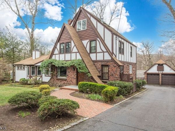 10 Cleveland Rd, Caldwell, NJ 07006