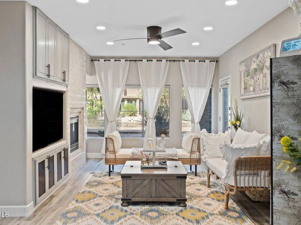 5350 E DEER VALLEY Drive, Unit 1250, Phoenix, AZ 85054