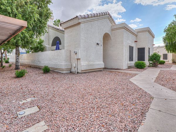 2100 W LEMON TREE Place, Unit 3, Chandler, AZ 85224