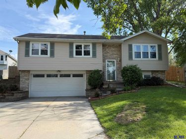 5241 S Bennington Place, Lincoln, NE 68516