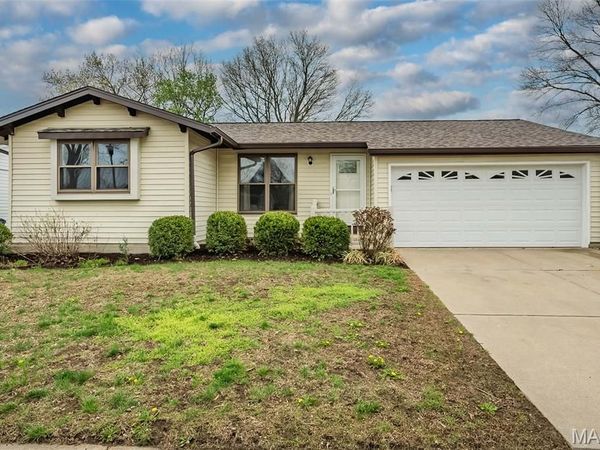 1226 Kings Trail Lane, Fenton, MO 63026